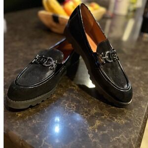 Donald Pliner calf skin/patent/leather slip on loafers. Women's Sz 10m.
Flawless